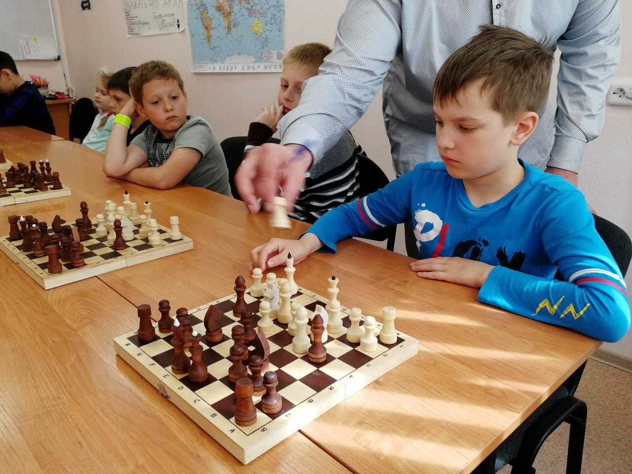 Шахматное занятие на летней площадке